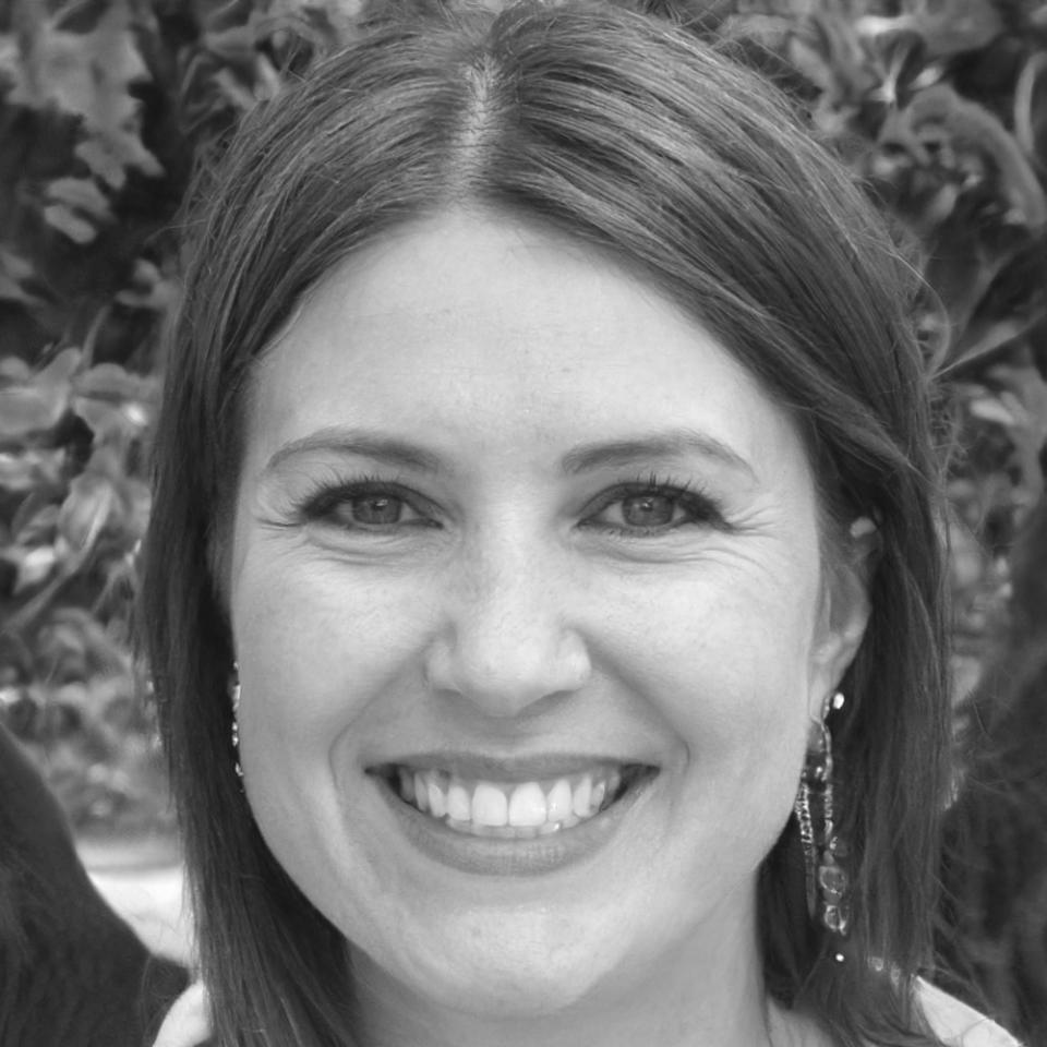 Portrait de Célestine Moreau, experte en sécurité bancaire